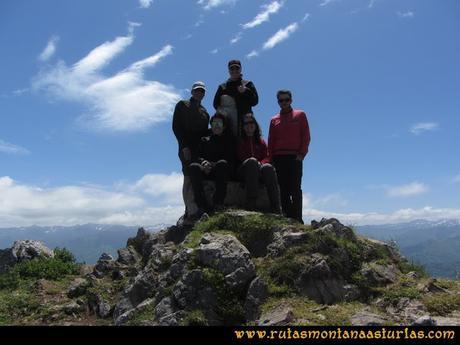 Ruta Les Campes Peña Mea: Cumbre