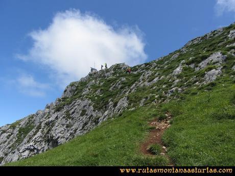 Ruta Les Campes Peña Mea: Llegando a la cima de Peña Mea