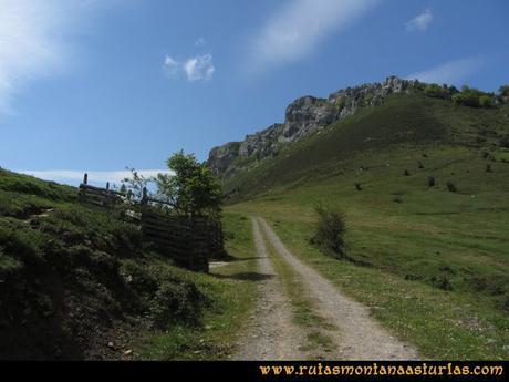 Ruta Les Campes Peña Mea: Collada Pelúgano