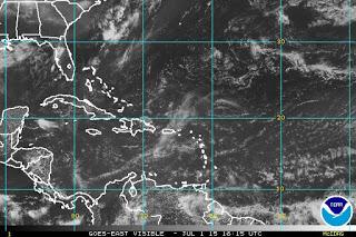 Lluvias en pronóstico por onda y vaguada.