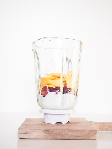 Smoothie de mango y cerezas Smoothie de mango y cerezas
