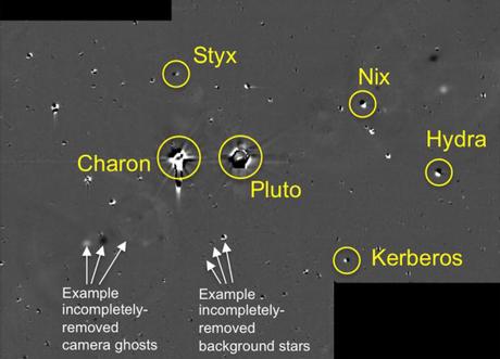Nuevas imágenes en color de la New Horizons revelan dos caras muy distintas de Plutón.