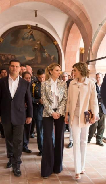 Dña. Letizia se despide de México con un estilismo pálido