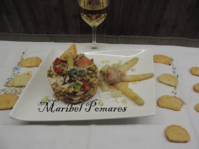 Ensalada de arroz integral,lentejas con pechuga de pavo, espárragos, tomate, pimiento, atún y semillas de amapola y girasol. Ensalada de arroz integral,lentejas con pechuga de pavo, espárragos, tomate, pimiento, atún y semillas de amapola y girasol.