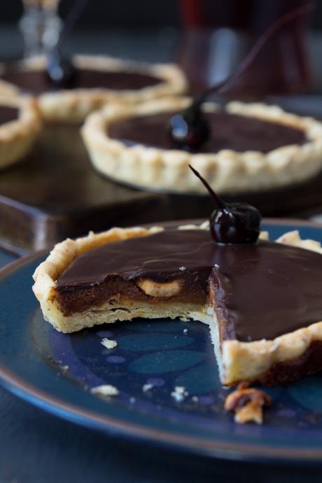 Tartaletas de avellanas, caramelo y chocolate