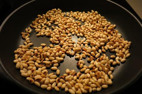 Espaguetis con pesto rojo