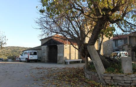 Senda del Duero: Pinilla-Fermoselle Plaza de la iglesia de Pinilla de Fermoselle