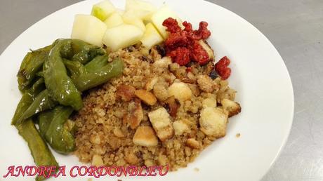 MIGAS DE PAN CON CHORIZO, PIMIENTOS VERDES Y MELÓN.