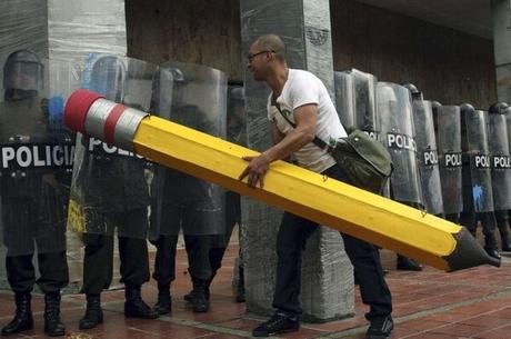 Protestas ecuatorianas en un mundo paralelo