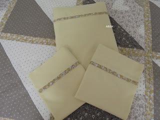 HACIENDO SABANAS  Y UN CARTELITO