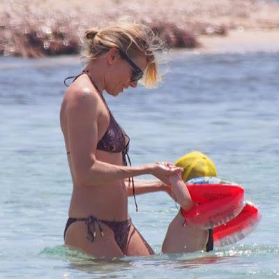 Sienna Miller,  en Formentera, España