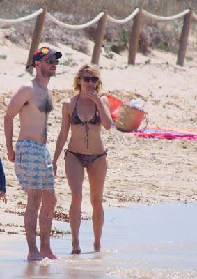 Sienna Miller,  en Formentera, España