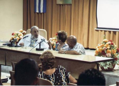Visita Fidel el Instituto de Investigaciones de la Industria Alimenticia (+Video)