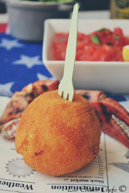 Crab balls con salsa