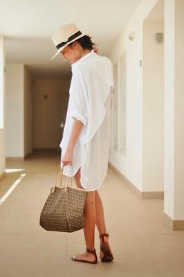 STREET STYLE INSPIRATION; BEACH DAYS.-