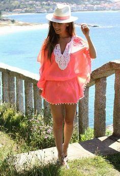 STREET STYLE INSPIRATION; BEACH DAYS.-