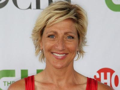Edie Falco , cumple 52 años de edad