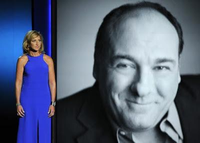 Edie Falco , cumple 52 años de edad