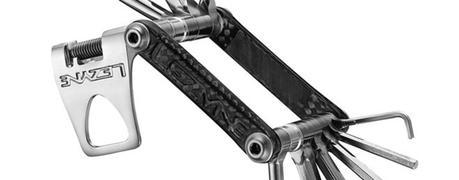 Lezyne Carbon V10, una ligera y bien fabricada multi-herramienta para ajustes de emergencia en el camino, pero de un costo considerable