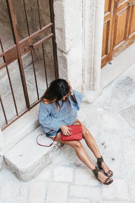 Polignano_A_Mare-Off_The_Shoulders_Top-Striped_Top-Levis-Louis_vuitton_Bag-Isabel_Marant-Shoes-Outfit-Guerlain-ROad_Trip-27