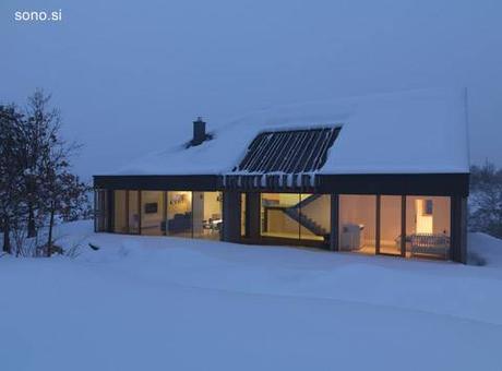 Moderna casa prefabricada de dos pisos en Eslovenia. Moderna casa prefabricada de dos pisos en Eslovenia.