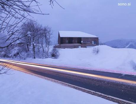 Moderna casa prefabricada de dos pisos en Eslovenia. Moderna casa prefabricada de dos pisos en Eslovenia.