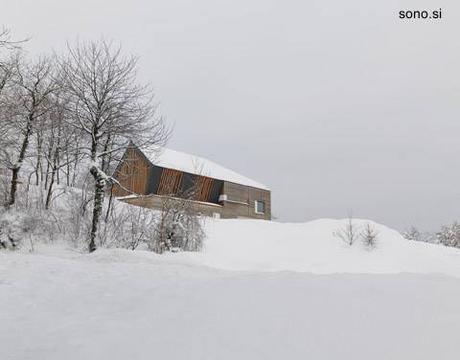 Moderna casa prefabricada de dos pisos en Eslovenia. Moderna casa prefabricada de dos pisos en Eslovenia.