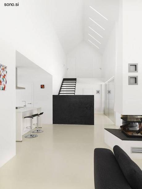 Moderna casa prefabricada de dos pisos en Eslovenia. Moderna casa prefabricada de dos pisos en Eslovenia.