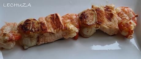BROCHETA DE SALMON, VIEIRAS Y LANGOSTINOS (15)