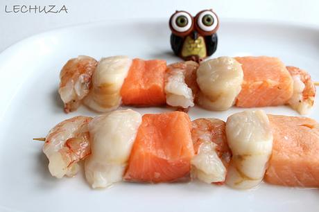 BROCHETA DE SALMON, VIEIRAS Y LANGOSTINOS (1)