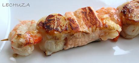 BROCHETA DE SALMON, VIEIRAS Y LANGOSTINOS (17)