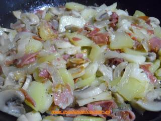 Aperitivos de Tortilla de Patatas con Jamón y Champiñones