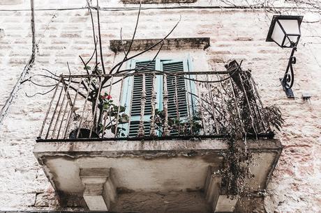 Polignano_A_Mare-Guerlain-Beauty_Road_Trip-Long_Dress-Chole_Bag-Outfit-Street_Style-Italy-47