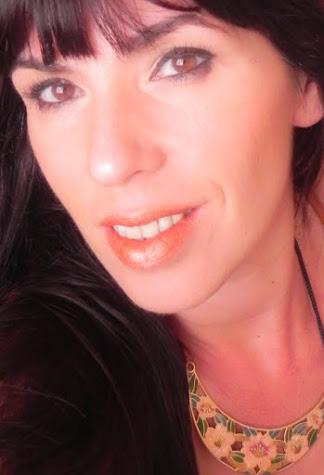 Bronce suave de verano (look y manicura)