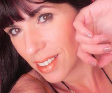 Bronce suave de verano (look y manicura)