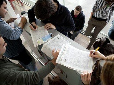 CÓMO LUCHAR CONTRA LOS ABUSOS DE LAS AEROLÍNEAS