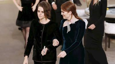 Kristen Stewart, Rita Ora, Julianne Moore abren desfile en Paris