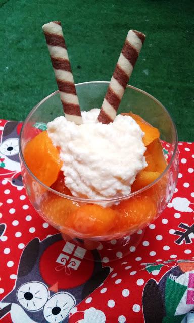 Copa de Frutas con Requesón