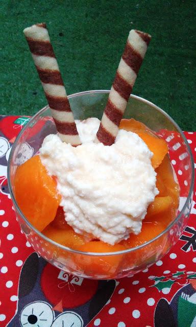 Copa de Frutas con Requesón