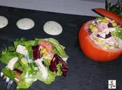 Tomate relleno ensalada pollo