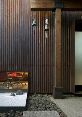 Casa con Materiales Rusticos y Toques Actuales