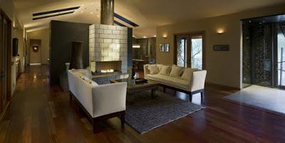 Casa con Materiales Rusticos y Toques Actuales