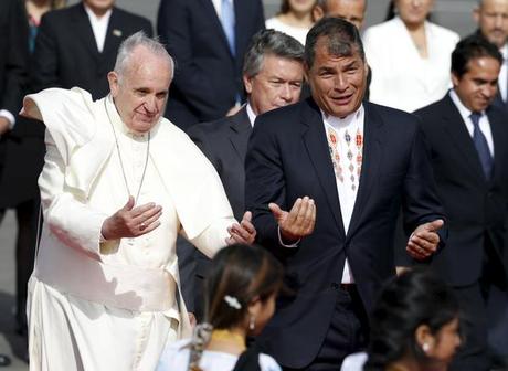 La ridiculez de Correa ante el Papa Francisco