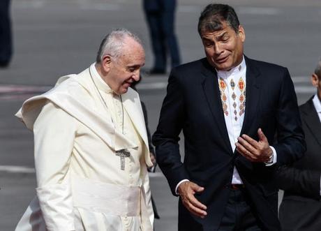 La ridiculez de Correa ante el Papa Francisco
