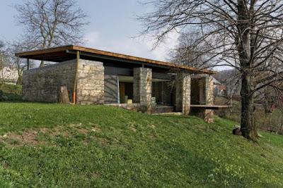 Casa Minima y Moderna en Kojetin