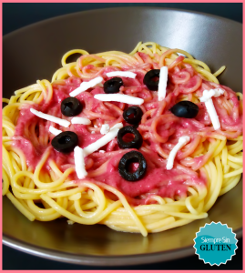 Espaguetis con bechamel de remolacha y calabacín (Sin Gluten, Sin Huevo, Sin Lácteos, Vegano)