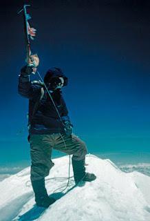 Tenzing Norgay en la cumbre del Everest. 29 de mayo de 1953