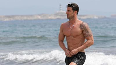 Aitor Ocio y su chica se lo pasan de vicio en Ibiza