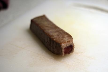 Tataki de atún rojo con un toque de Torta del Casar