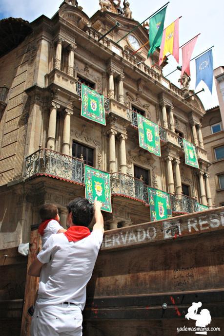 fachada del ayuntamiento de pamplona